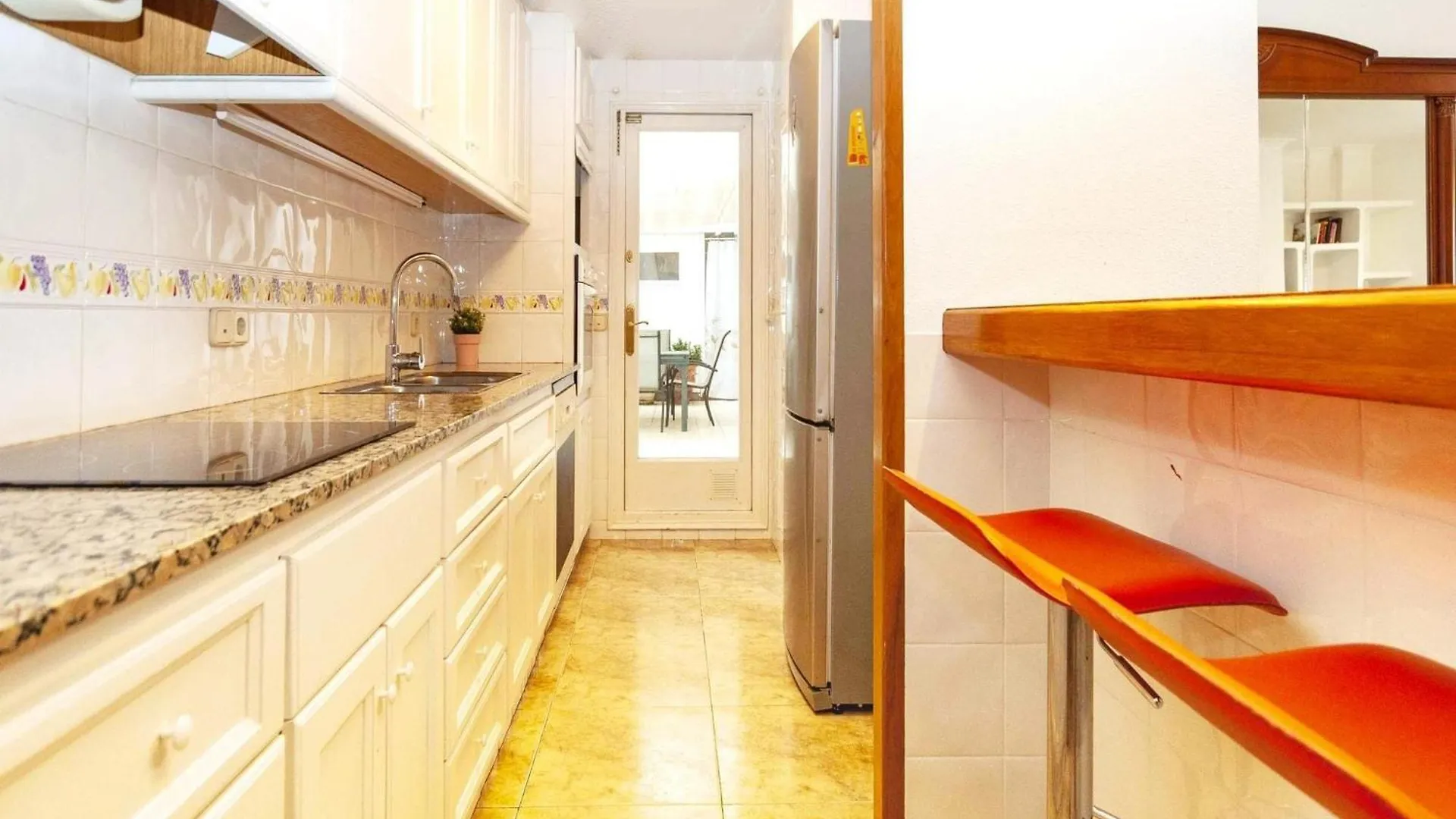 Spacious Apartment In The Heart Of Roses