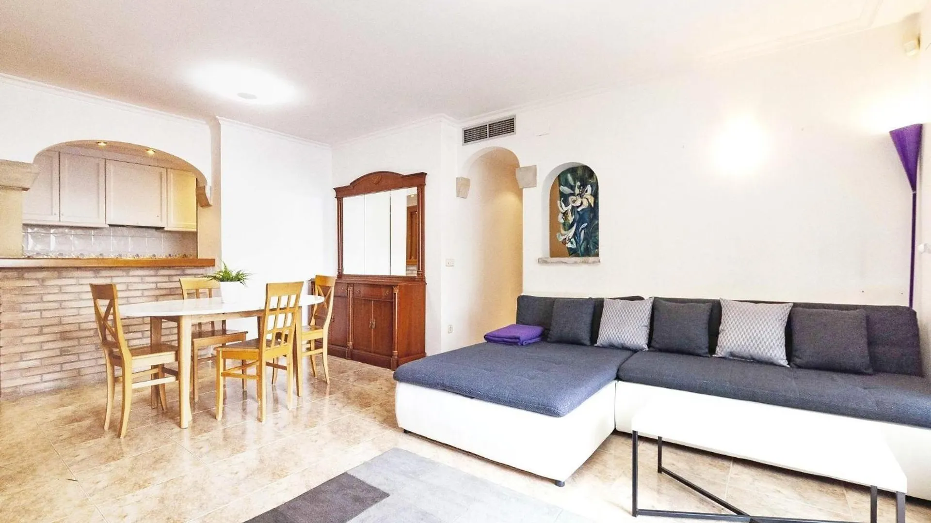 Spacious Apartment In The Heart Of Roses Spain