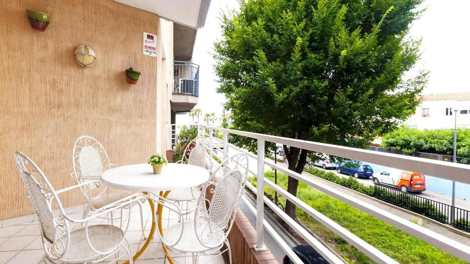 Spacious Apartment In The Heart Of Roses