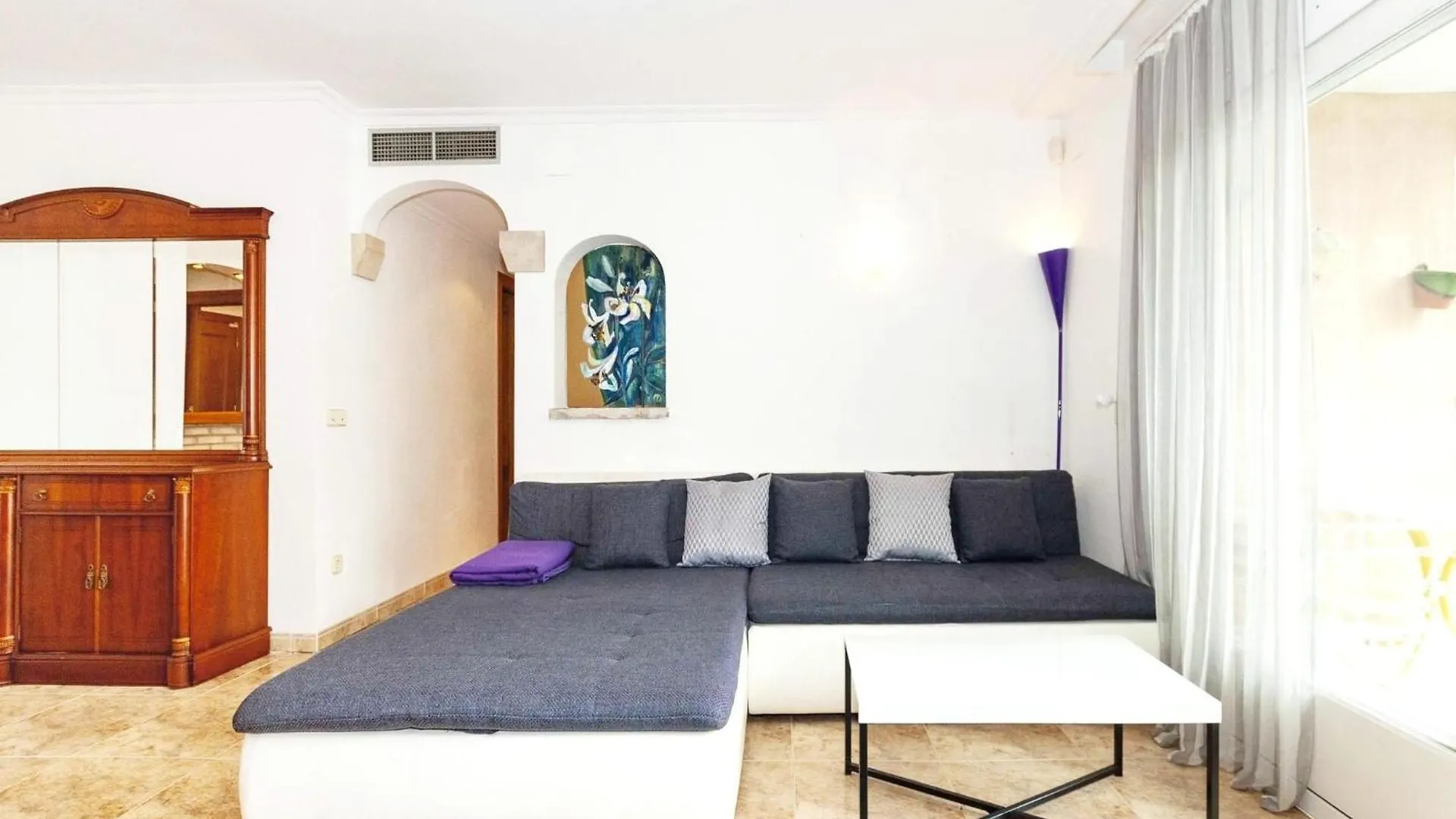 Spacious Apartment In The Heart Of Roses Spain