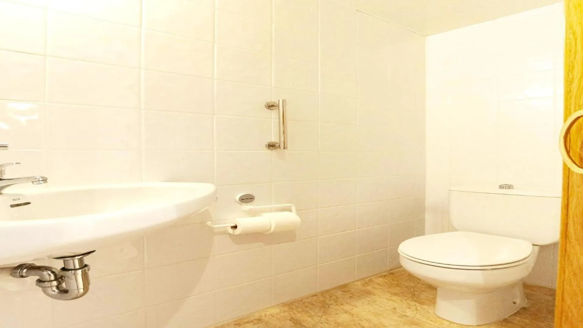 Spacious Apartment In The Heart Of Roses 0*,
