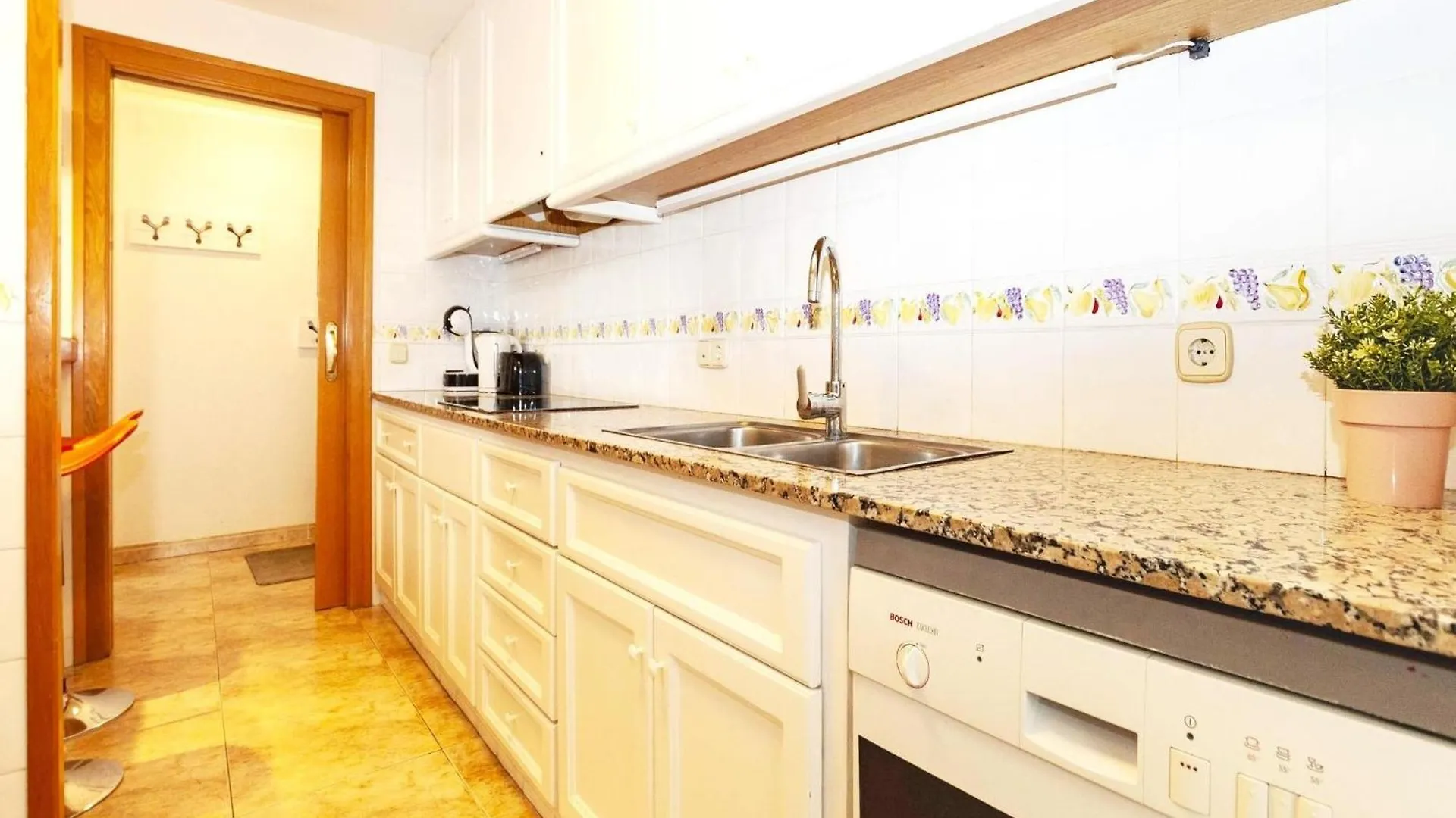 Spacious Apartment In The Heart Of Roses